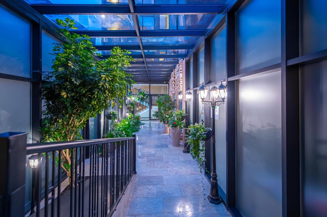 Reikartz Avlabari Tbilisi Hotel ภายนอก รูปภาพ