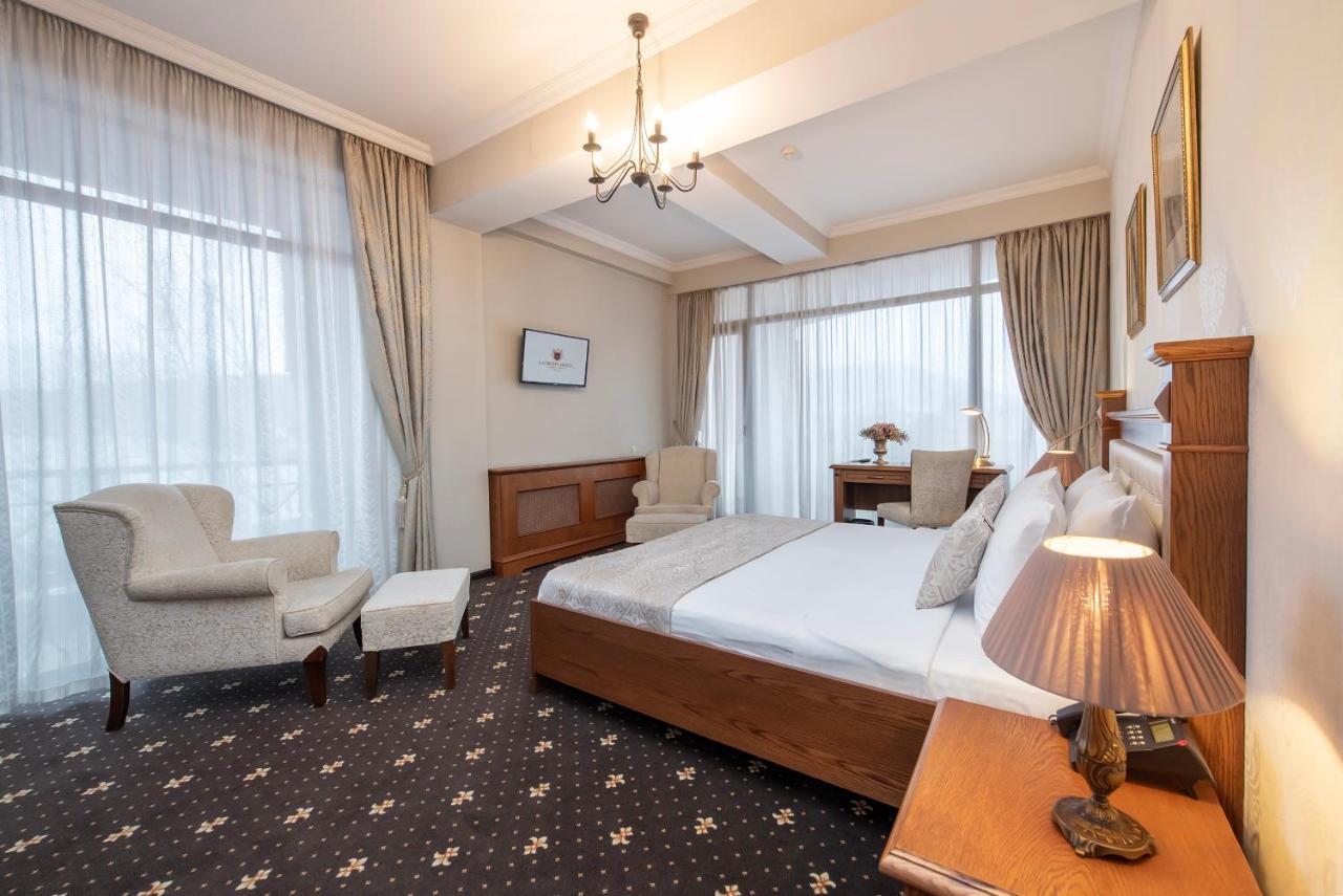 Reikartz Avlabari Tbilisi Hotel ภายนอก รูปภาพ